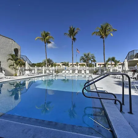 5 Mi To Fort Myers Beach Condo With Private Lanai!